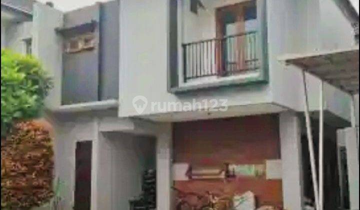 Disewakan Rumah Town House Ekslusif di Cireundeu ada kolam renang komplek, dekat MRT Lebak Bulus 1