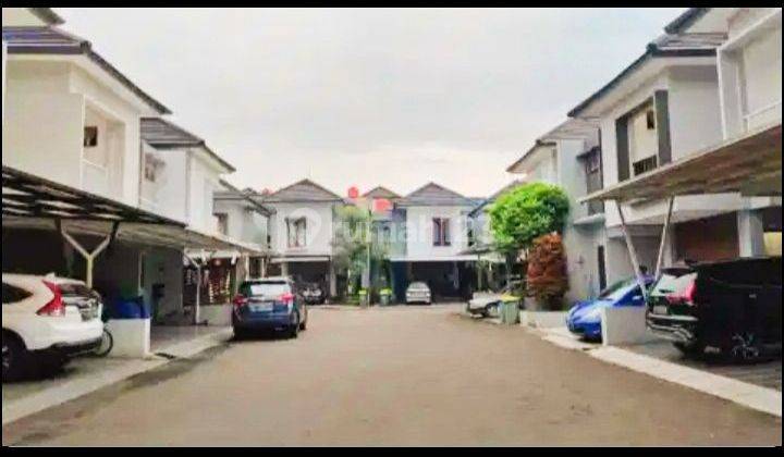 Disewakan Rumah Town House Ekslusif di Cireundeu ada kolam renang komplek, dekat MRT Lebak Bulus 2