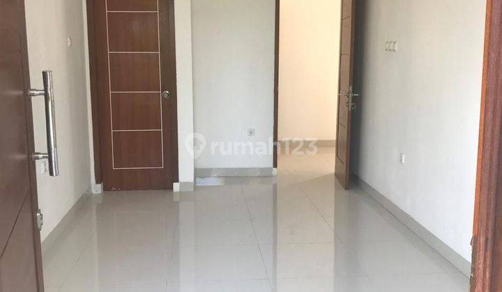 Disewakan Rumah Minimalis Modern Dg Semi Furnisher Di Jl Cempaka, Dekat Perbatasan Jaksel Dg Tangsel
 2