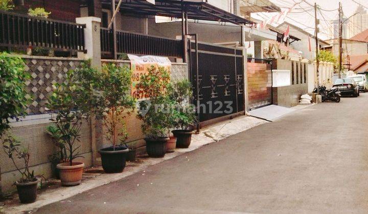 Dijual Rumah Asri Siap Huni di Komplek, dekat ke Gandaria City, Kebayoran Lama, Jakarta Selatan 1