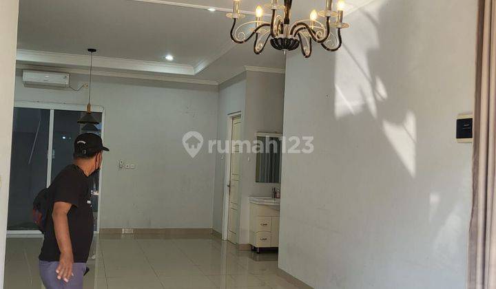 Disewakan Rumah Lux lengkap AC, Kitchen Set, water heater, dalam Town House dekat akses Gerbang Tol Brigif, Jagakarsa, Jakarta Selatan  2