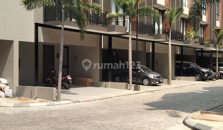 Disewakan Town House baru dg konsep Smart Home dg Furnished dekat Gerbang Tol Andara dan dekat ke TB Simatupang dan Cilandak KKO, Ciganjur, Jakarta Selatan  2