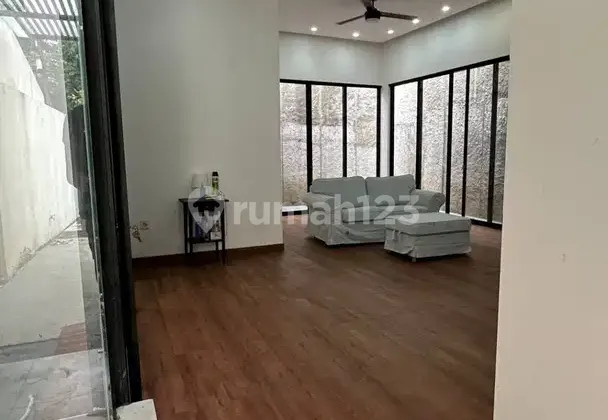 Disewakan Rumah Komplek Semi Furnished (Furniture), Lokasi Dekat Gerbang Tol Ciledug dan Dekat ke Pasar Cipulir dan Kebayoran Lama, Petukangan Selatan, Jakarta Selatan