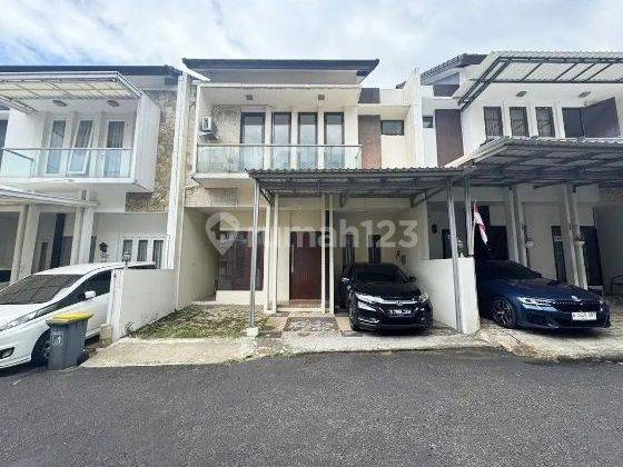 Disewakan Dengan Semi Furnished Rumah Cluster Ekslusif Dekat Taman Luas Dan Cantik Di Jalan Utama, Akses 2 Mobil, Kebagusan, Jakarta Selatan 1