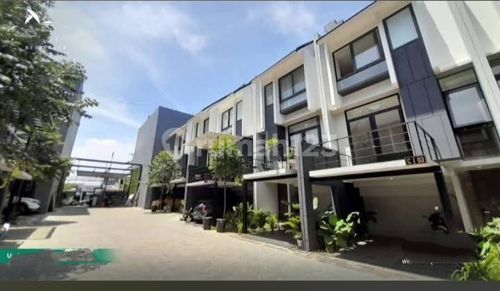 Harga Special Utk 2 Th Sebelum Lebaran! Disewakan Rumah Town House Bangunan Baru, Full Furnished, 3 Lantai Di Jagakarsa,.dekat Ke Gerbang Tol Brigif Dan Gerbang Tol Krukut, Akses Langsung Jalan Raya 1