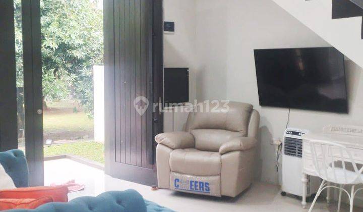 Disewakan Rumah Full Furnished (lengkap), Depan Taman Luas, Di Cinere, Dekat Gerbang Tol Andara 1