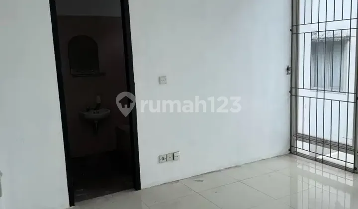 Disewakan Rumah Komplek Mewah Selangkah Dari Gerbang Tol Brigif, Fasilitas Kolam Renanang, Club House, Lapangan Tenis, Bulu Tangkis, Tempat Joging), Jagakarsa, Jakarta Selatan 2