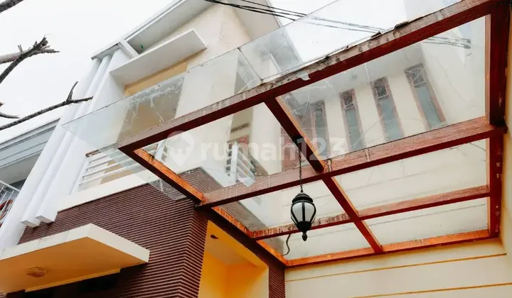 For Rent: Modern Luxury House Fully Furnished with Pool, Located in Kebagusan near Ragunan and Tb Simatupang, South Jakarta. 2