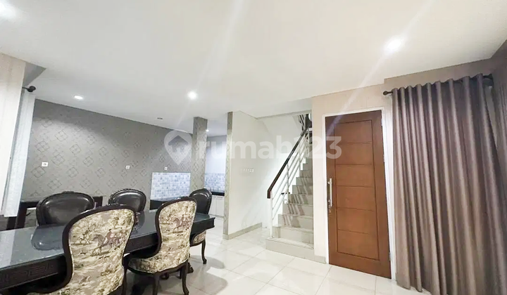 Disewakan Rumah Semi Furnished, Dekat Sultan Andara Dekat Pondok Labu dan Dekat ke MRT Fatmawati