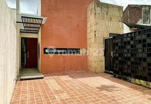 Disewakan Rumah Komplek Semi Furnished (Furniture), Lokasi Dekat Gerbang Tol Ciledug dan Dekat ke Pasar Cipulir dan Kebayoran Lama, Petukangan Selatan, Jakarta Selatan