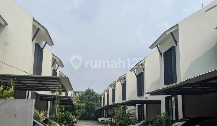 Disewakan Rumah Full Furnished (lengkap Dg Furnitur) Dalam Cluster, Lokasi Dekat Ke Cilandak Dan Tb Simatupang, Ciganjur, Jakarta Selatan 