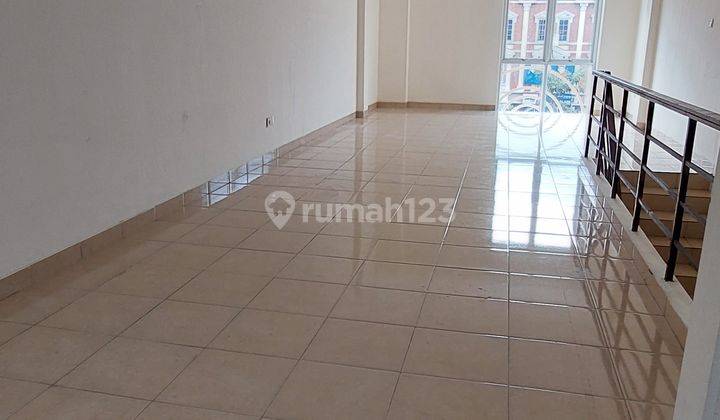 Disewakan ruang usaha di lantai 3 ruko hanya untuk kantor saja hadap jalan Ruang Usaha 2