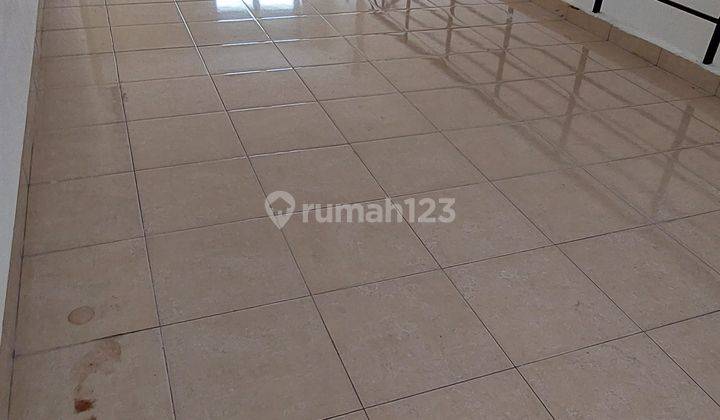 Disewakan ruang usaha di lantai 3 ruko hanya untuk kantor saja hadap jalan Ruang Usaha 4