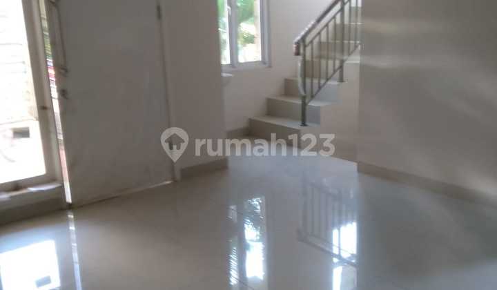 Disewakan Rumah 2 Lantai Di Kawasan Lengkap 2