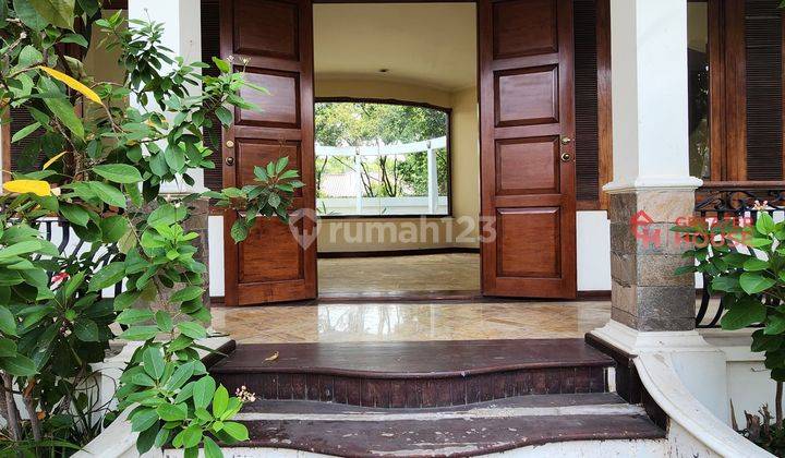 Rumah Tropical Design Dalam Lingkungan Komplek  2