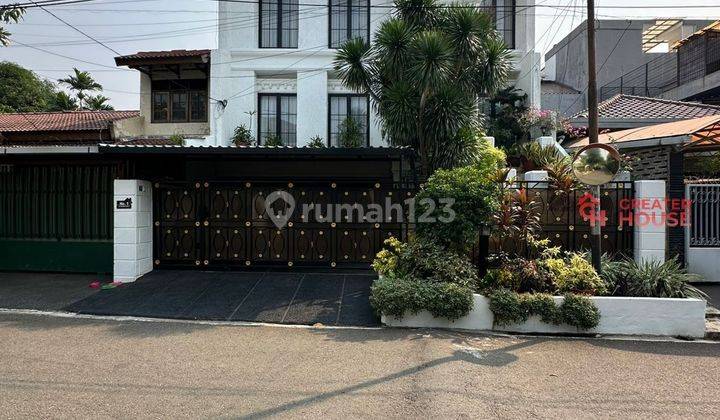 Rumah 3 Lantai Bagus Siap Huni Hadap Utara  1