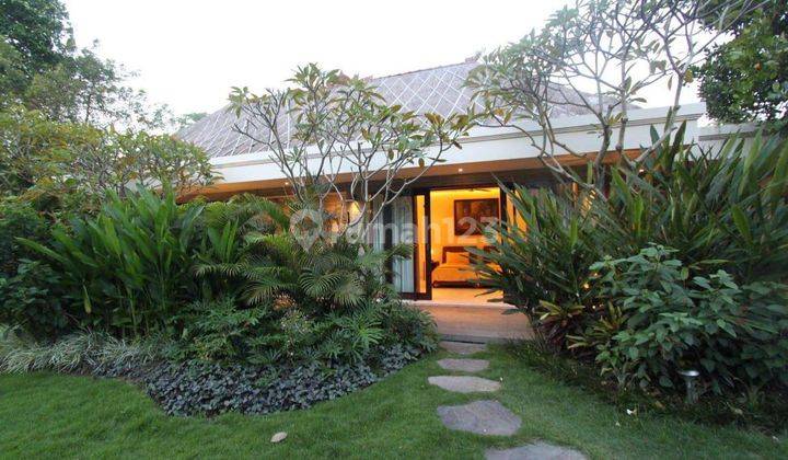 Modern Villa With Large Garden Riverside In Padanggalak Sanur Bali 1