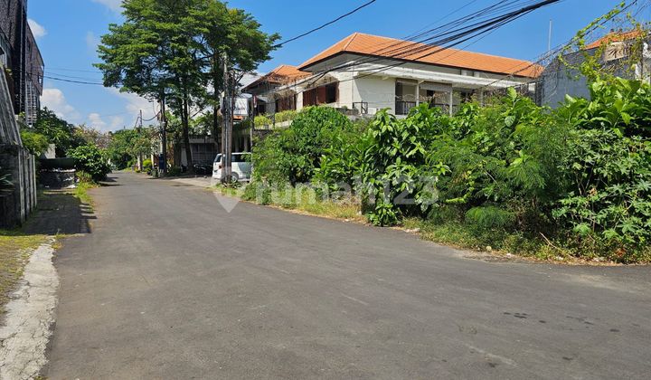 For Sale Small Land on Dewi Saraswati Street, Seminyak Kuta - Badung, Luxury Villa Area, Hotel & Restaurant. For Sale Small Land on Dewi Saraswati Street, Seminyak Kuta - Badung, Luxury Villa Area, Hotel & Restaurant.