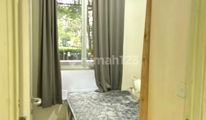 Apartment Eastcoast Residence Tower Topaz in front of the pool, furnished, with a terrace. 2