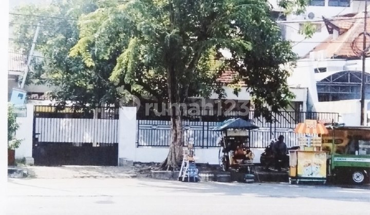 Dijual Rumah Karang Menjangan Nol Jalan Komersil Area Garasi 4 Mobil