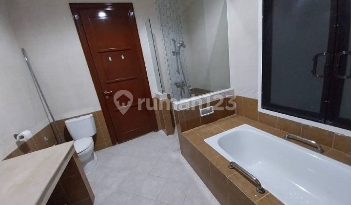 Rumah Graha Family Full Renov, Semi Furnish 1