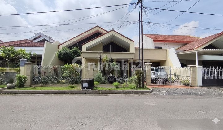 For Sale House in Dharmahusada Indah Timur Near Galaxy Mall Unair Street Row for 3 Cars For Sale House in Dharmahusada Indah Timur Near Galaxy Mall Unair Street Row for 3 Cars