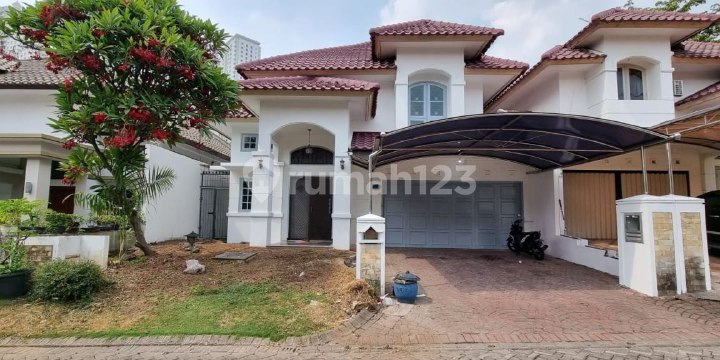 Disewakan Rumah Pakuwon Vila Regency