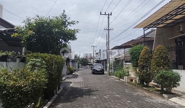 For Sale House in East Sutorejo Near Unair Galaxy Mall, Road Access for 2 Cars, Spacious. 2