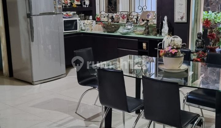 Rumah Regency 21 Semi Furnish, CARPORT 3 mobil 2