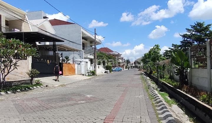 For Sale: Dharmahusada Mas Row House, 4-Car Road, Front Block, 3 Carports, 2 Garages 2