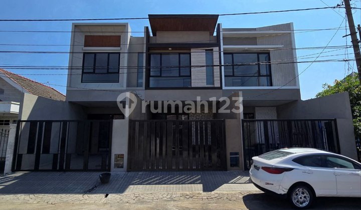 Rumah Nirwana Eksekutif New Minimalis Row 3 Mobil 1