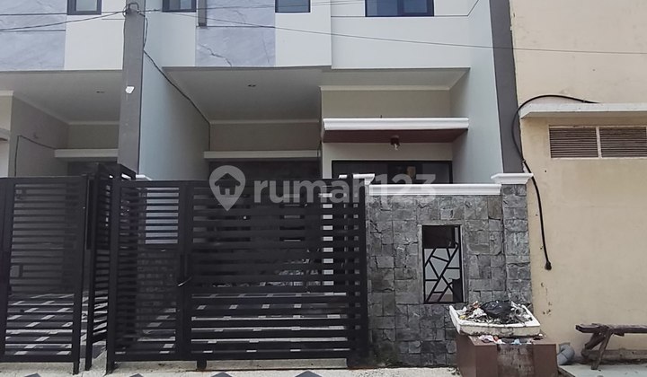 Mulyosari Tengah New Minimalist House, Row for 2 Cars 1