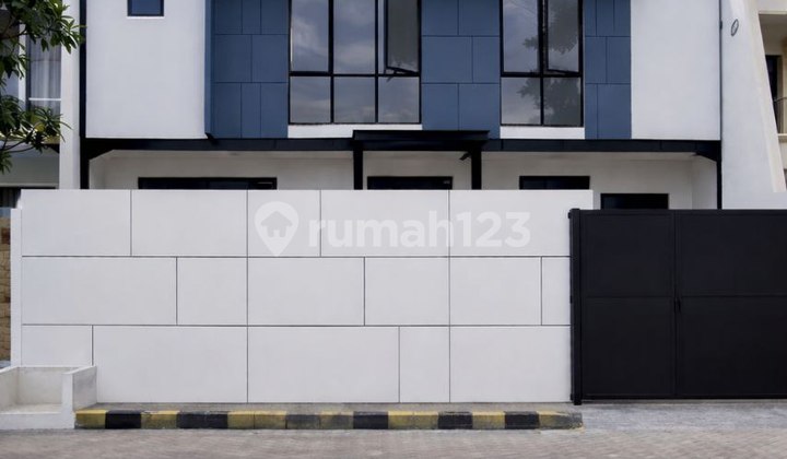Dijual Rumah Gudang Sutorejo Selatan Siap Huni Bagus Dekat Unair Galaxy Mall Carport 2
