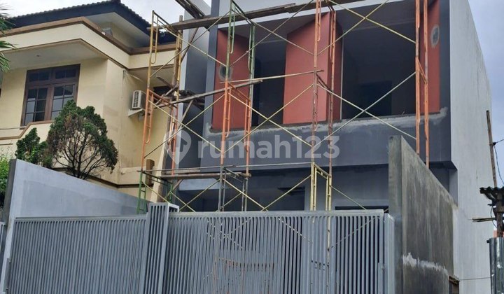 Dijual Rumah Manyar Jaya Baru Gress Carport 2