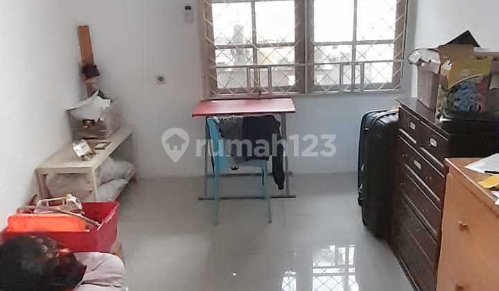 Rumah Bagus Semi Furnished di Sektor 2 Bintaro (1ti)