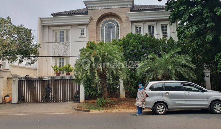 Rumah Mewah Hoek Swimming Pool di Pondok Indah 1