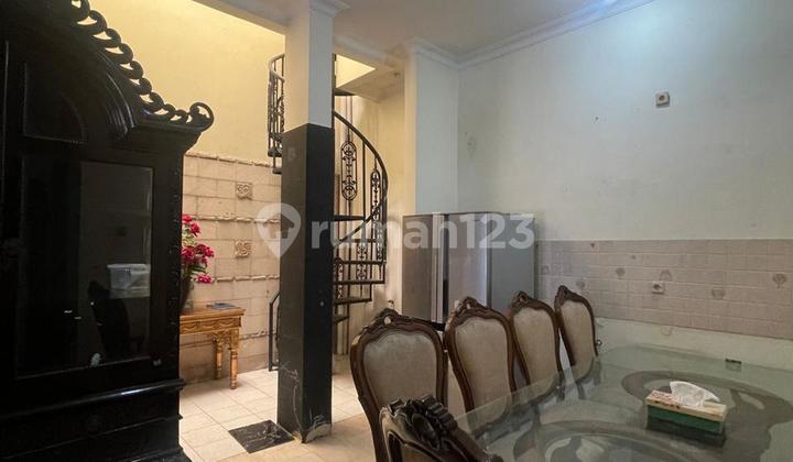 For Rent: 2-Story House in Bintaro Sector 2 – Spacious, Includes Pavilion, Ideal for Business!, Negotiable 2