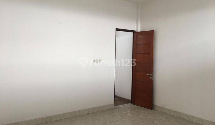 Rumah Mewah 5+1 Kamar Tidur, Taman Luas, Lokasi Strategis di Setrasari Bandung – Harga 21 Miliar 2