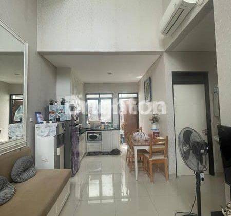 ruang makan rumah interior minimalis modern di
