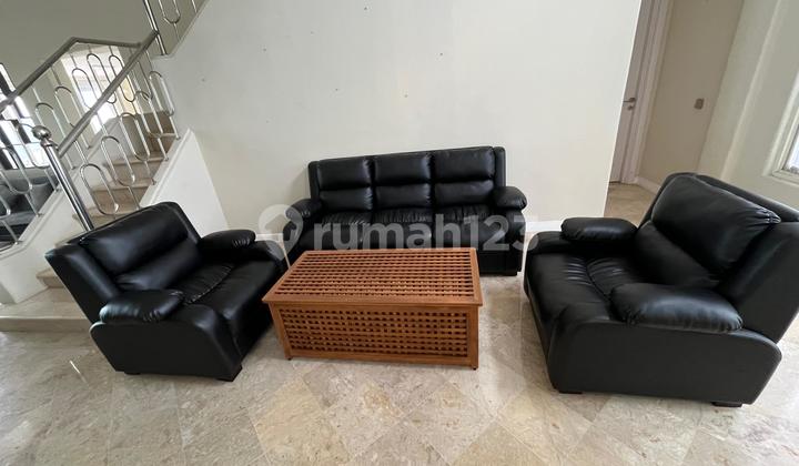 Blue House in Mediterania Sentul City Beautiful House in Sentul City 2