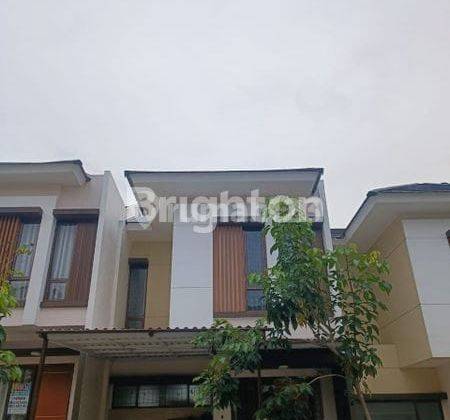 tampak depan rumah adem di citra sentul