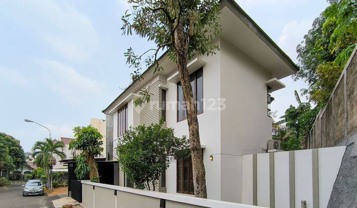 Dijual Rumah Siap Huni Posisi Hoek Lokasi Strategis di Bintaro 9 2