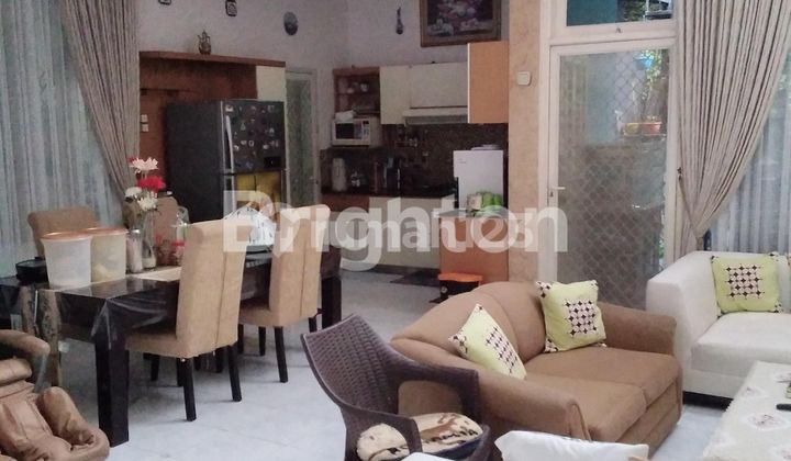 Rumah Mewah 2 LT di Rungkut Asri Surabaya Dekat Merr 2