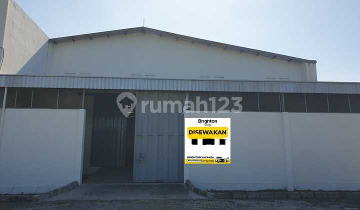 Warehouse for Rent 1250 Meters Romokalisari New Gress Warehouse for Rent 1250 Meters Romokalisari New Gress
