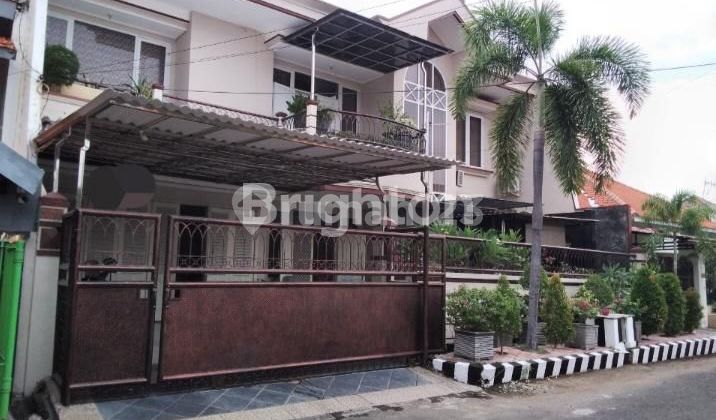 Rumah Mewah 2 LT di Rungkut Asri Surabaya Dekat Merr