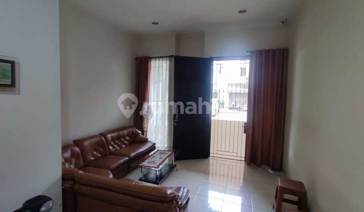 For Sale Ready-to-Occupy House in Newton, Many Rooms 1