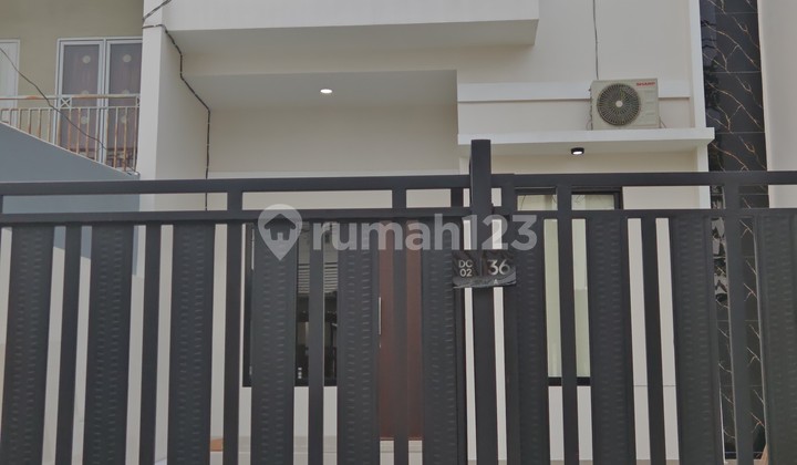 Dijual Rumah Renovasi Total Bangunan 2 Lantai Sektor 7 Gading Serpong