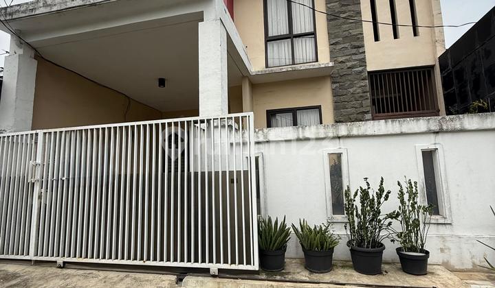 Bagus ! Rumah 2 Lantai Rapi Dekat ke Pasar Modern Bsd di Griyaloka