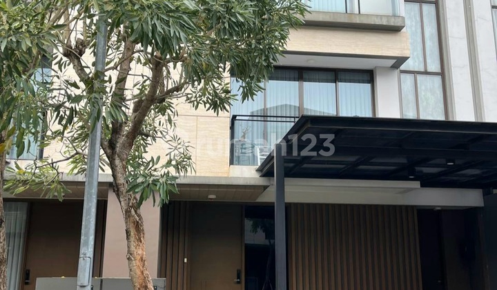 Rumah Mewah Semi Furnished Siap Huni Dekat Qbig di Zora BSD