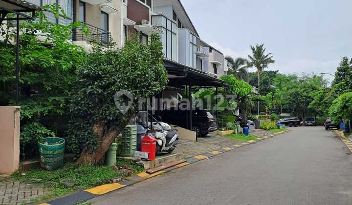 Jarang Ada !! Rumah 2 Lantai Siap Huni Halaman Belakang Luas di Puspitaloka Bsd 2